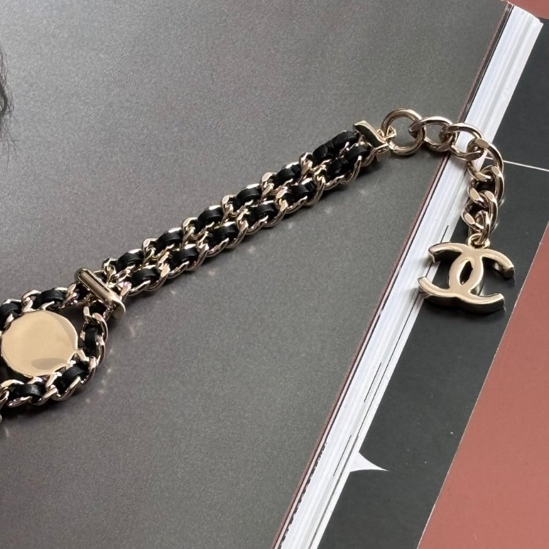 小可愛 ::CHANEL:: 經典皮穿鏈圓形雙C飾釦式手鍊-7