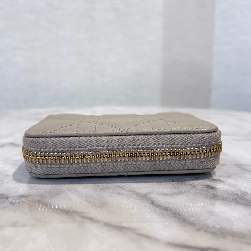 Dior 沙色羊皮金釦LadyDiorVoyageurㄇ拉零錢包-4