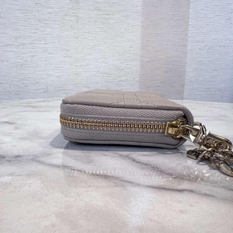 Dior 沙色羊皮金釦LadyDiorVoyageurㄇ拉零錢包-5