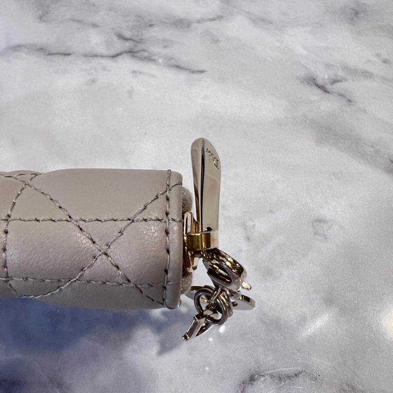 Dior 沙色羊皮金釦LadyDiorVoyageurㄇ拉零錢包-7