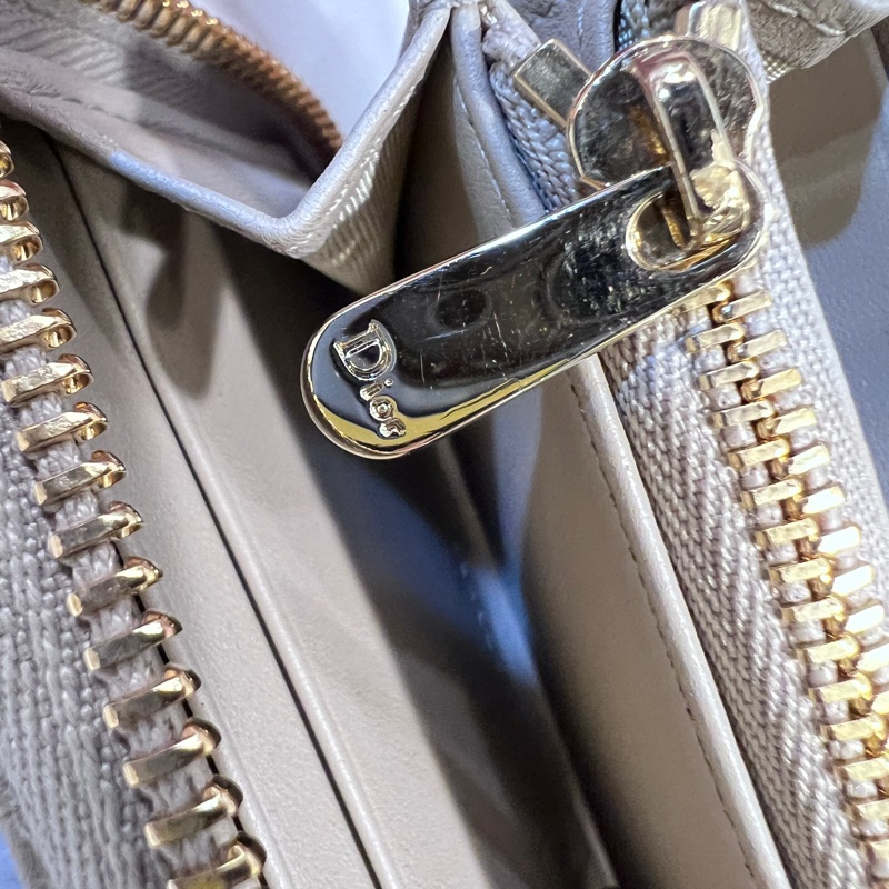 Dior 沙色羊皮金釦LadyDiorVoyageurㄇ拉零錢包-10