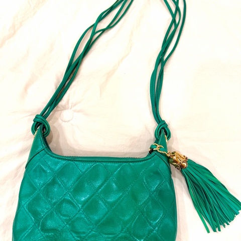 🔥超優惠賣場最低價🔥 Chanel Vintage 老香 綠色羊皮流蘇迷你肩背斜背包 香奈兒