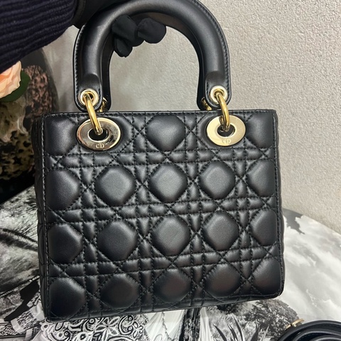 Dior迪奧 戴妃 四格 黑色金扣羊皮 包型立體 內里乾淨  18年編碼 20*17