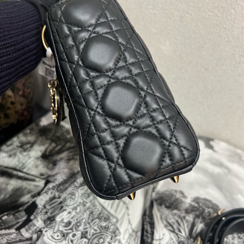 Dior迪奧 戴妃 四格 黑色金扣羊皮 包型立體 內里乾淨  18年編碼 20*17-1