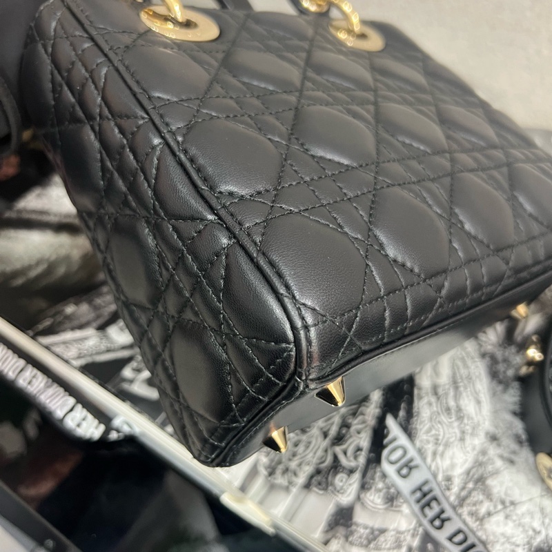 Dior迪奧 戴妃 四格 黑色金扣羊皮 包型立體 內里乾淨  18年編碼 20*17-2