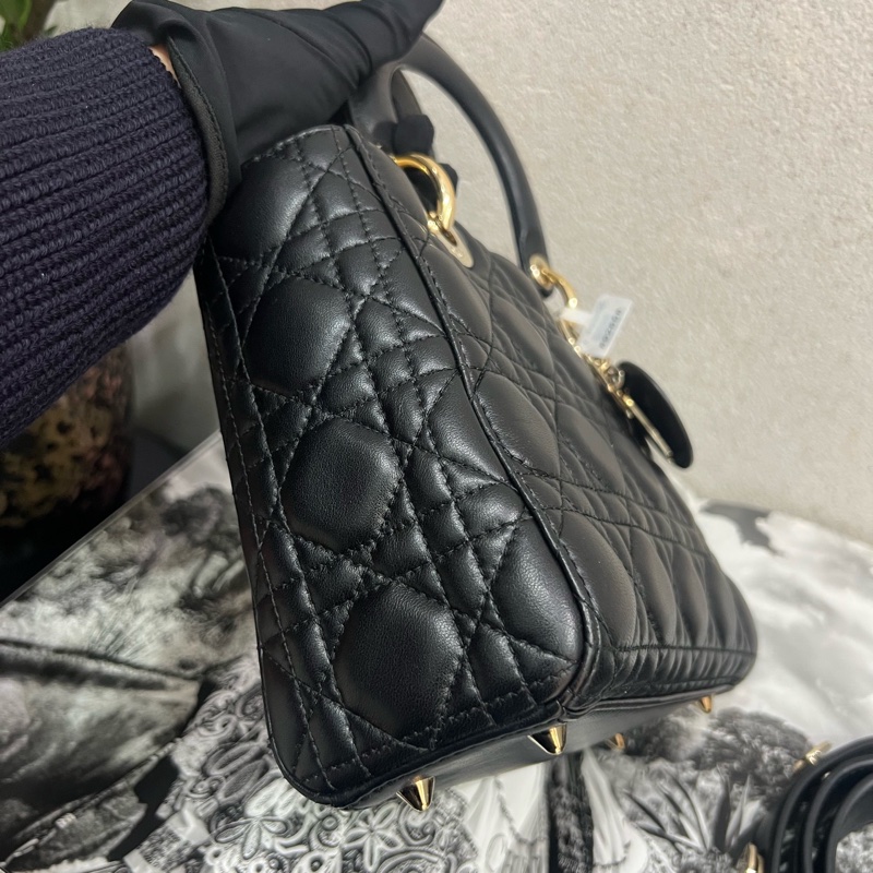 Dior迪奧 戴妃 四格 黑色金扣羊皮 包型立體 內里乾淨  18年編碼 20*17-4