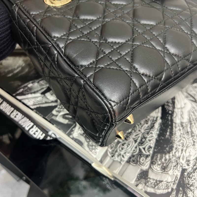Dior迪奧 戴妃 四格 黑色金扣羊皮 包型立體 內里乾淨  18年編碼 20*17-6