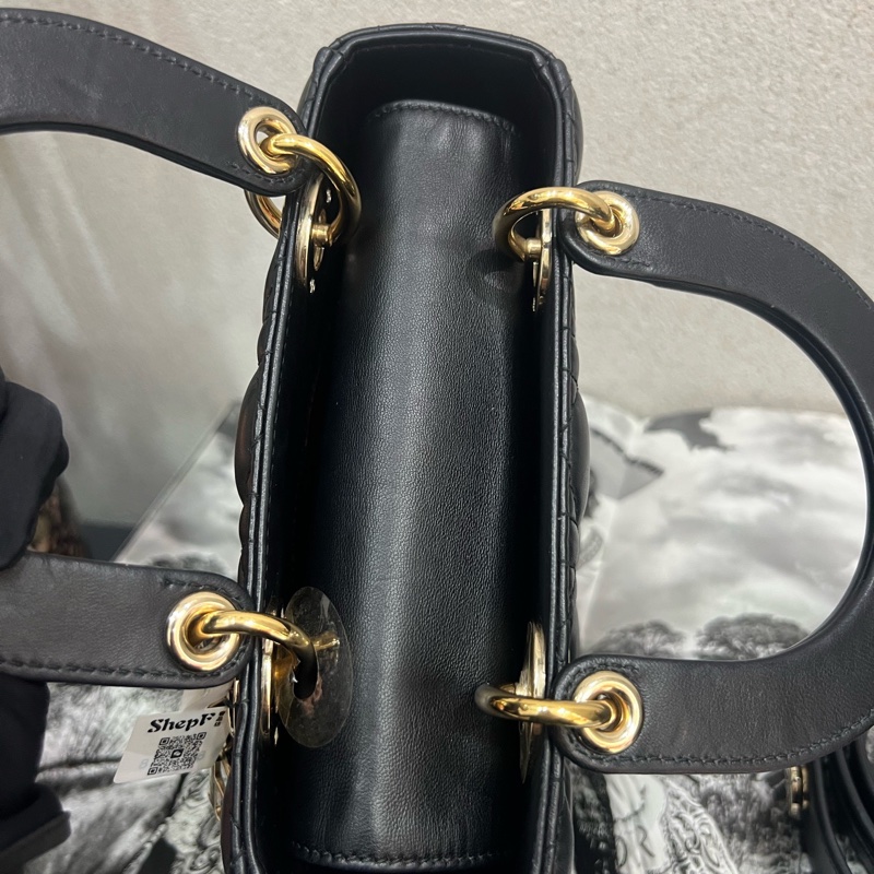 Dior迪奧 戴妃 四格 黑色金扣羊皮 包型立體 內里乾淨  18年編碼 20*17-8