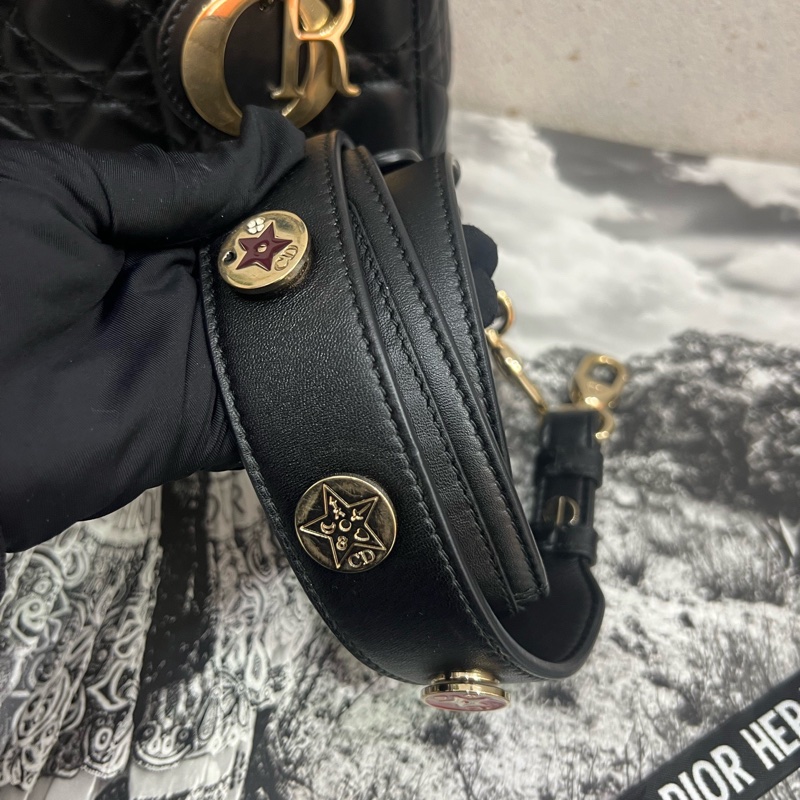 Dior迪奧 戴妃 四格 黑色金扣羊皮 包型立體 內里乾淨  18年編碼 20*17-11