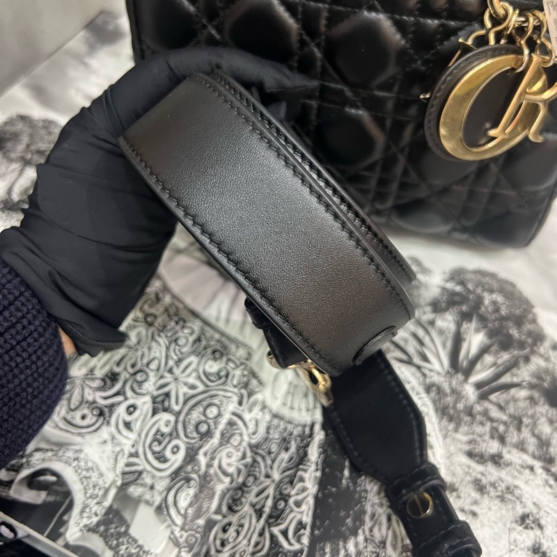 Dior迪奧 戴妃 四格 黑色金扣羊皮 包型立體 內里乾淨  18年編碼 20*17-12