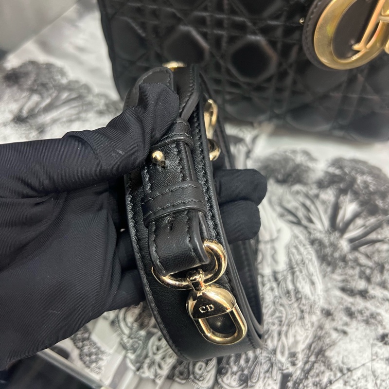 Dior迪奧 戴妃 四格 黑色金扣羊皮 包型立體 內里乾淨  18年編碼 20*17-13