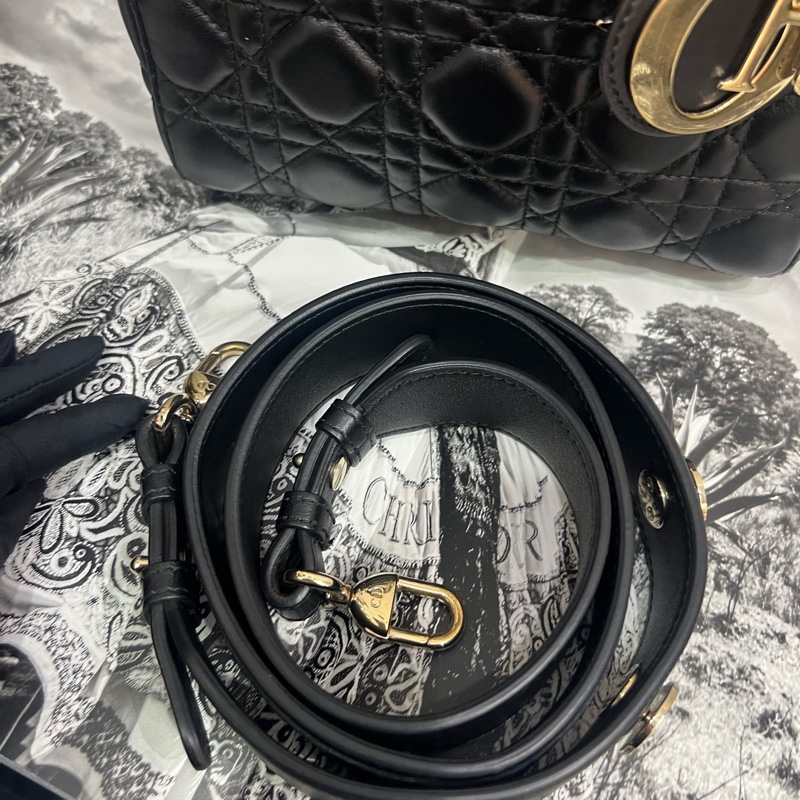 Dior迪奧 戴妃 四格 黑色金扣羊皮 包型立體 內里乾淨  18年編碼 20*17-15