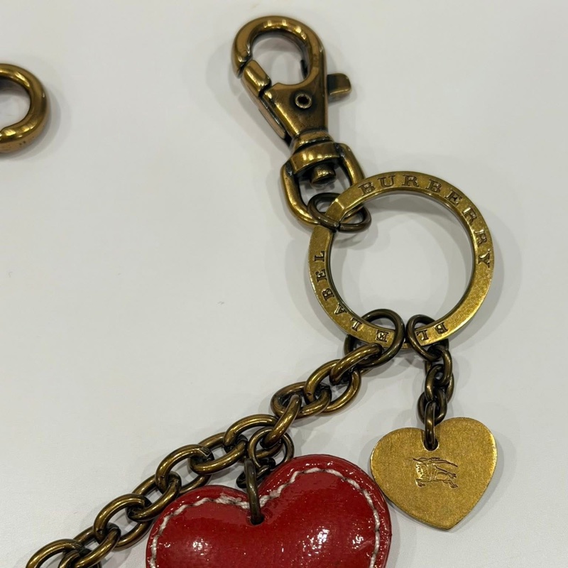 BURBERRY 藍標 紅色愛心包包掛飾鏈-2
