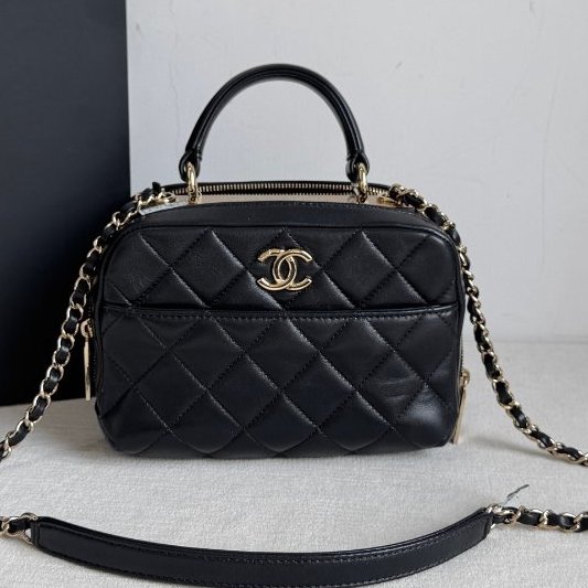 香奈兒/Chanel 黑金菱格紋小號拉鏈相機包-0