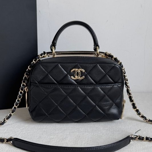 香奈兒/Chanel 黑金菱格紋小號拉鏈相機包-5