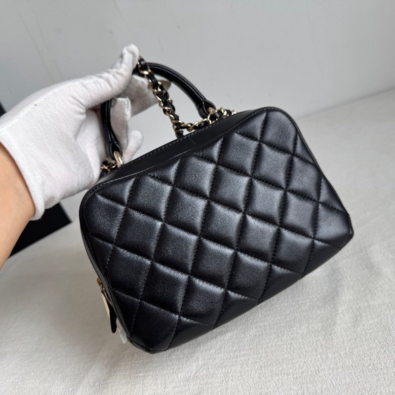 香奈兒/Chanel 黑金菱格紋小號拉鏈相機包-6