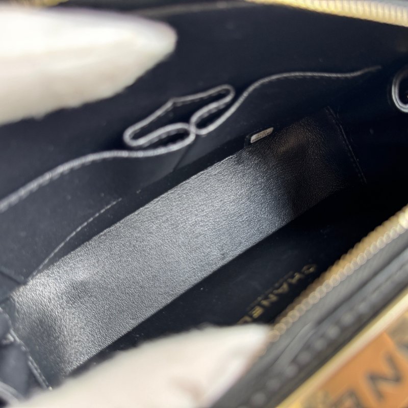 香奈兒/Chanel 黑金菱格紋小號拉鏈相機包-8