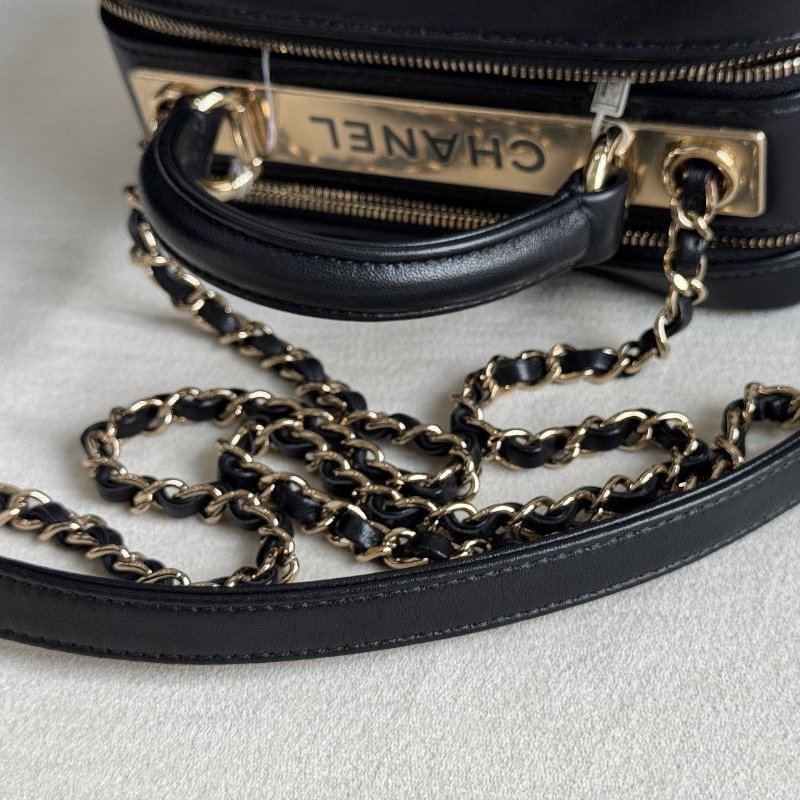 香奈兒/Chanel 黑金菱格紋小號拉鏈相機包-9