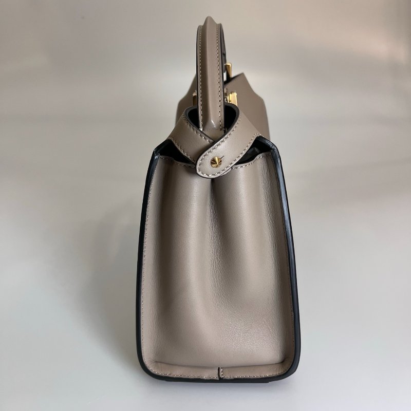 FENDI 8BN302  大象灰Peekaboo Essentially肩背包-3