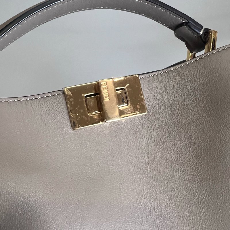 FENDI 8BN302  大象灰Peekaboo Essentially肩背包-5