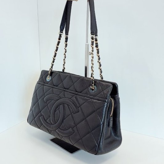 近新品 香奈兒/Chanel 黑金荔枝牛皮 雙C浮雕大logo Tote 小號 鏈條肩背包-3