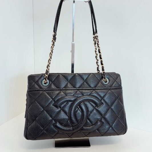近新品 香奈兒/Chanel 黑金荔枝牛皮 雙C浮雕大logo Tote 小號 鏈條肩背包-7