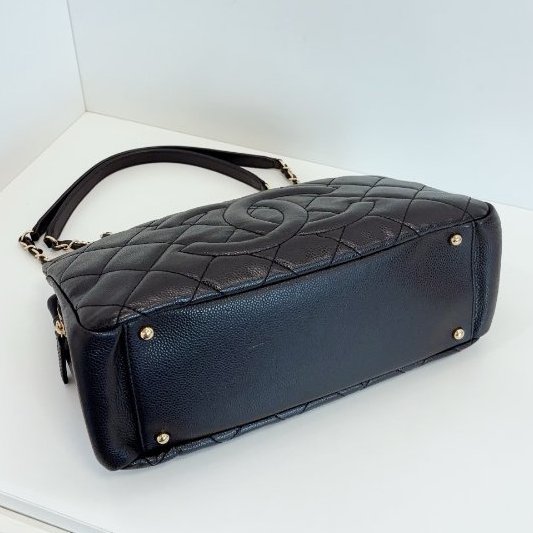 近新品 香奈兒/Chanel 黑金荔枝牛皮 雙C浮雕大logo Tote 小號 鏈條肩背包-9