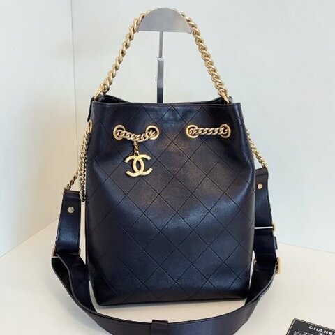 香奈兒/Chanel 黑金牛皮嬉皮水桶包 精緻雙C吊墜鏈條包