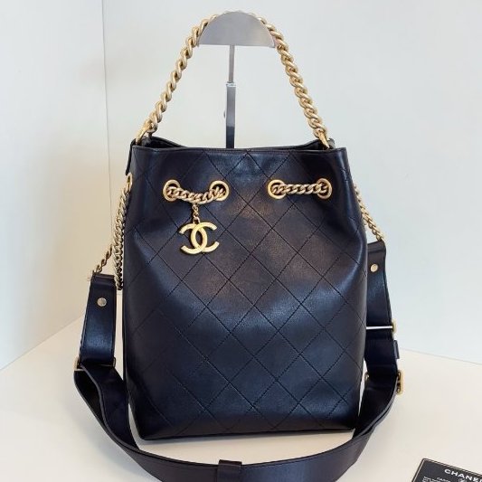 香奈兒/Chanel 黑金牛皮嬉皮水桶包 精緻雙C吊墜鏈條包-0