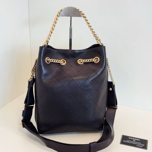 香奈兒/Chanel 黑金牛皮嬉皮水桶包 精緻雙C吊墜鏈條包-1