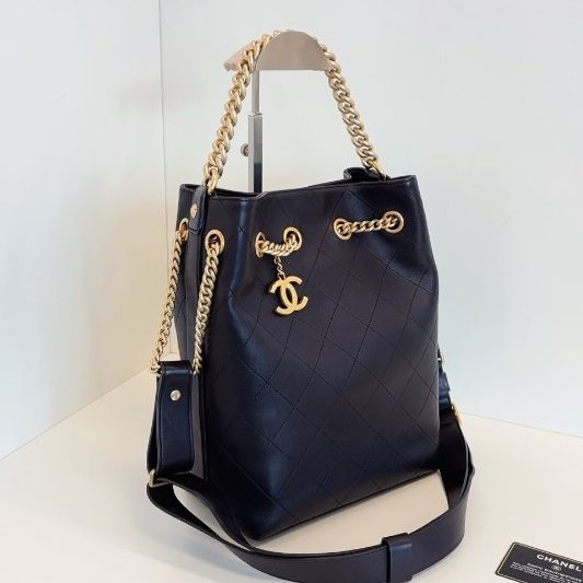 香奈兒/Chanel 黑金牛皮嬉皮水桶包 精緻雙C吊墜鏈條包-2