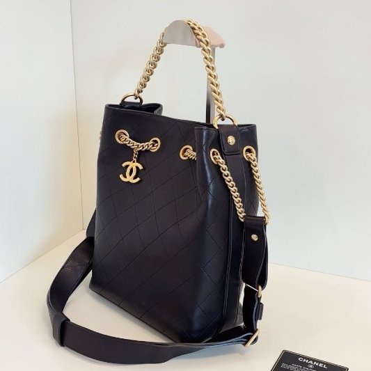 香奈兒/Chanel 黑金牛皮嬉皮水桶包 精緻雙C吊墜鏈條包-3