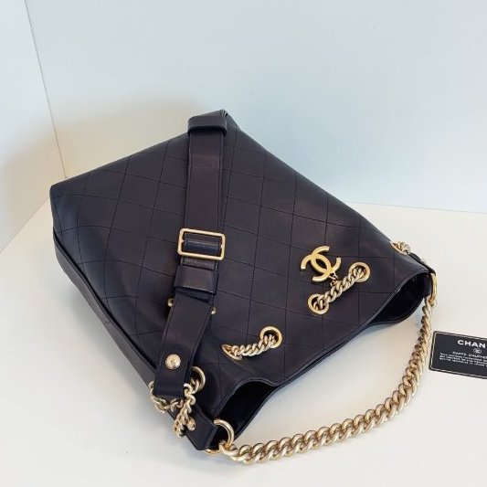 香奈兒/Chanel 黑金牛皮嬉皮水桶包 精緻雙C吊墜鏈條包-4