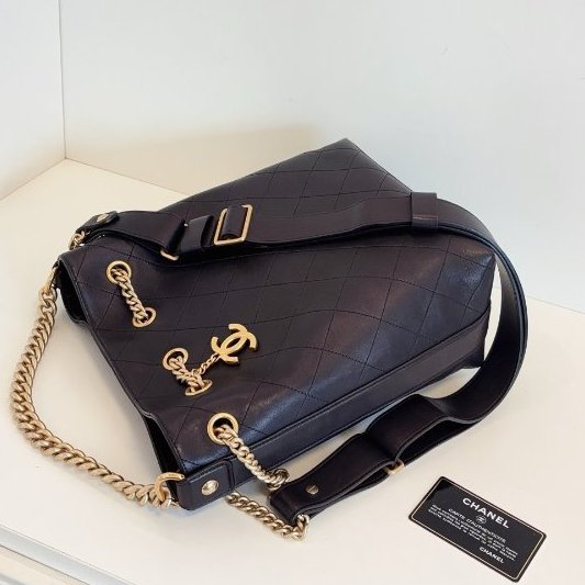 香奈兒/Chanel 黑金牛皮嬉皮水桶包 精緻雙C吊墜鏈條包-5