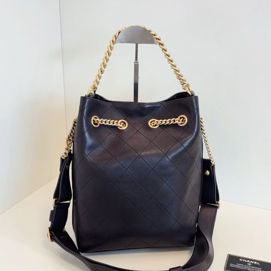 香奈兒/Chanel 黑金牛皮嬉皮水桶包 精緻雙C吊墜鏈條包-8