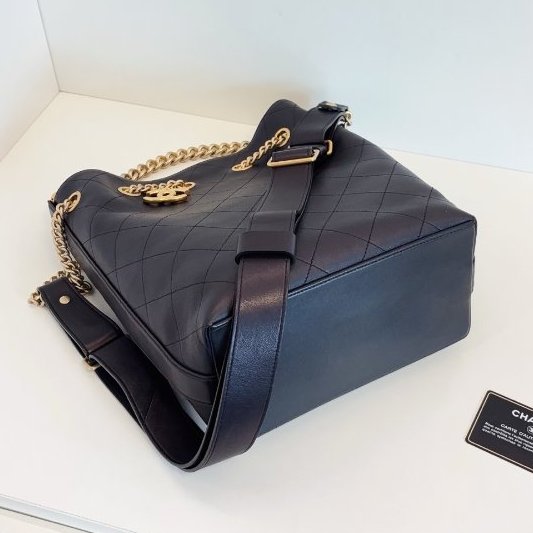 香奈兒/Chanel 黑金牛皮嬉皮水桶包 精緻雙C吊墜鏈條包-9