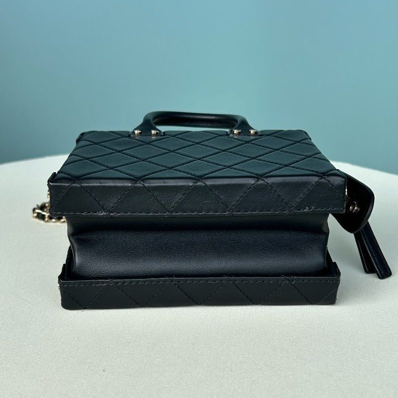 近新品 香奈兒/Chanel 黑金小號菱格紋鏈條相機包 手提斜背包 芯片款-5