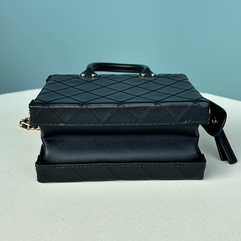 近新品 香奈兒/Chanel 黑金小號菱格紋鏈條相機包 手提斜背包 芯片款-8