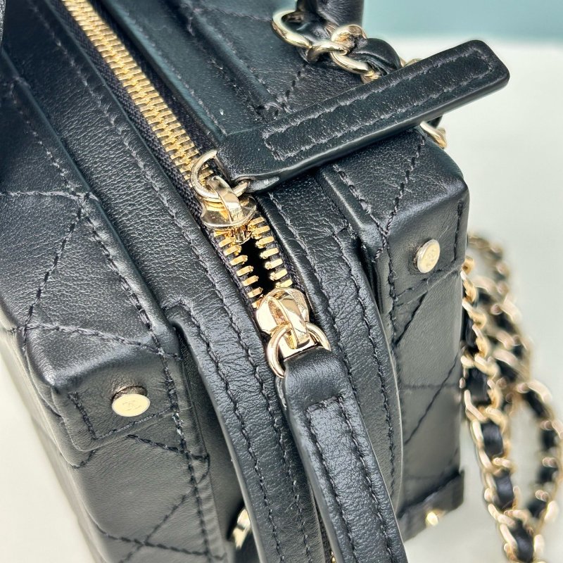 近新品 香奈兒/Chanel 黑金小號菱格紋鏈條相機包 手提斜背包 芯片款-15