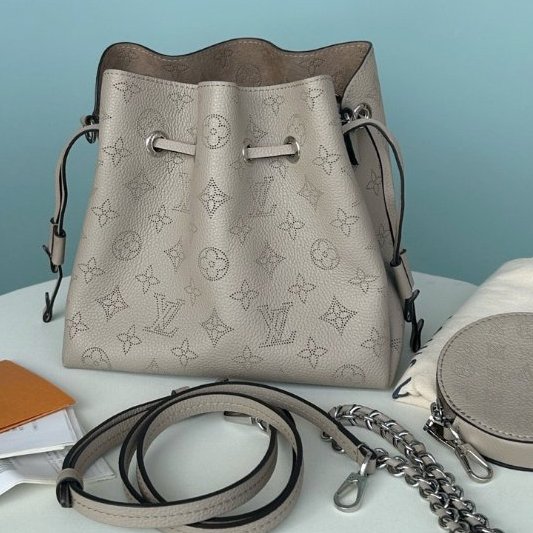 路易威登/Louis Vuitton 灰色牛皮月光女神肩背包-0