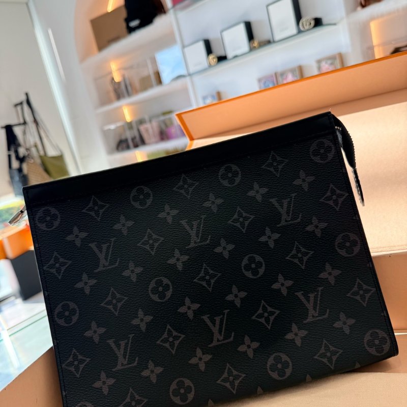 LV M61692 Monogram Eclipse牛皮拉鍊手拿包-0