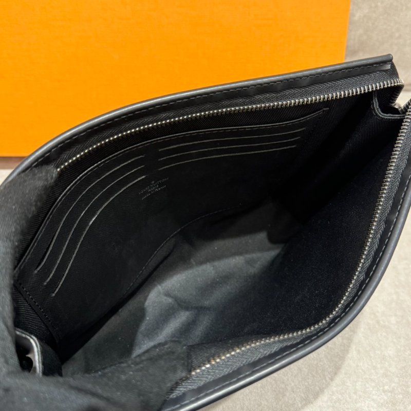 LV M61692 Monogram Eclipse牛皮拉鍊手拿包-4