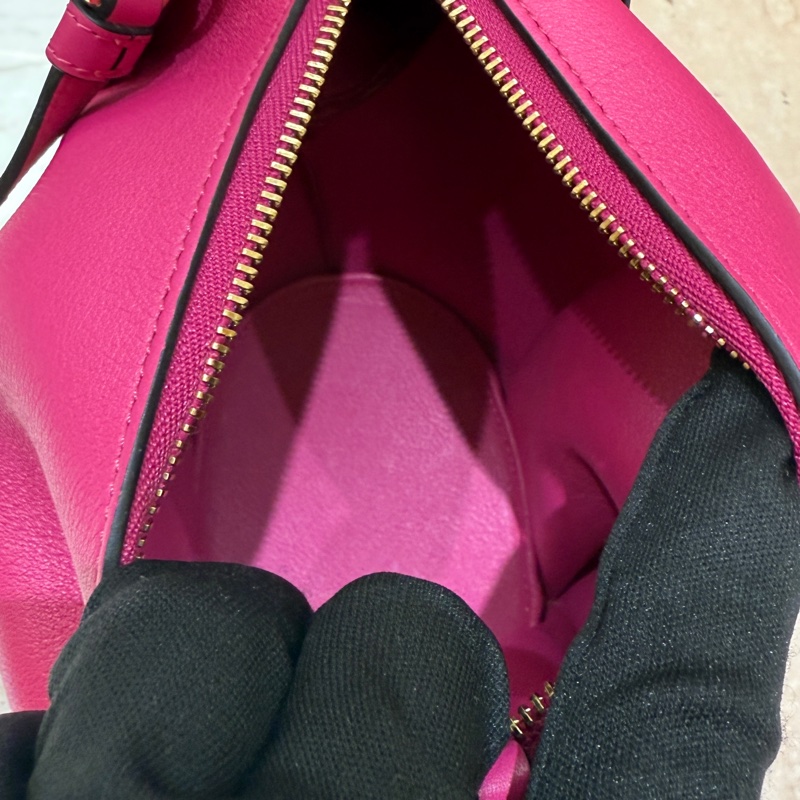 LOEWE Elephant 立體大象造型斜背包-1