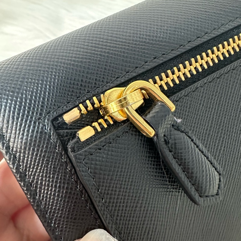 Prada 1MH132 黑色牛皮金釦長夾-7