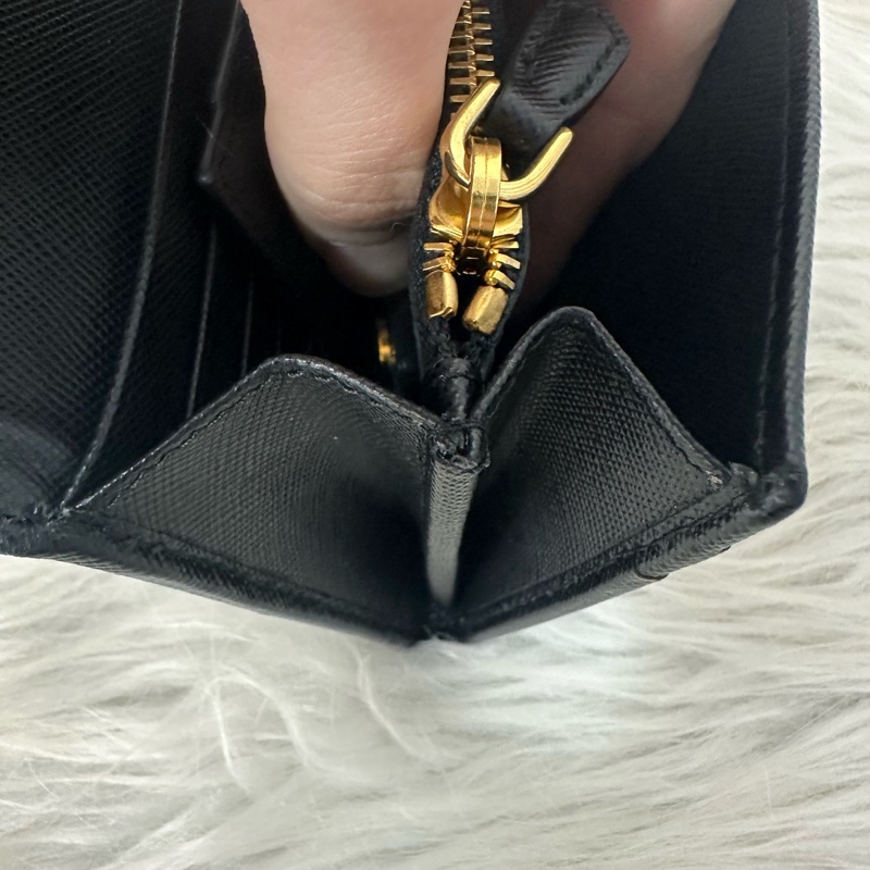 Prada 1MH132 黑色牛皮金釦長夾-21