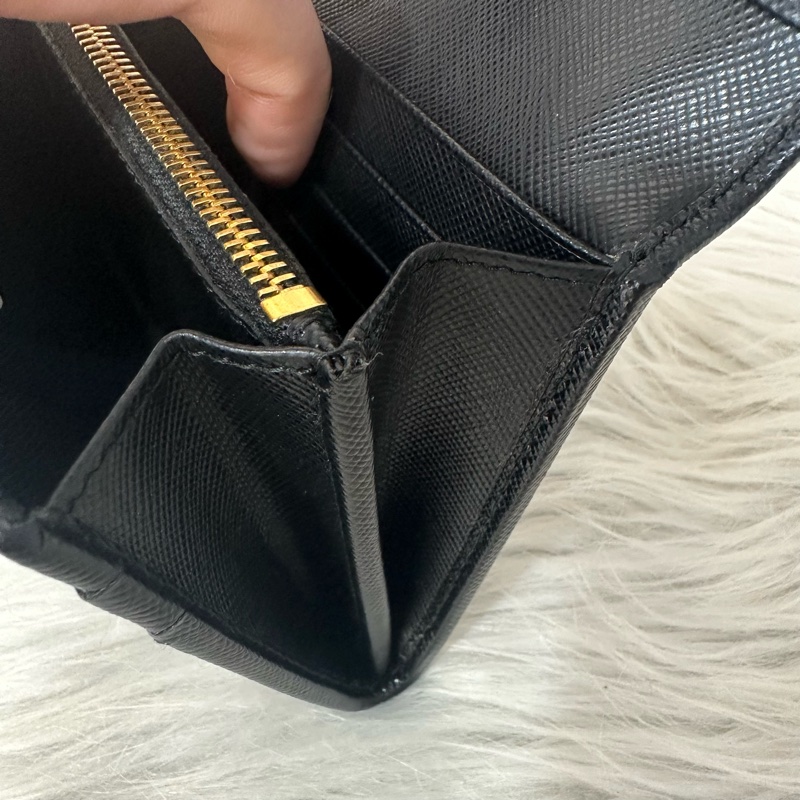 Prada 1MH132 黑色牛皮金釦長夾-23