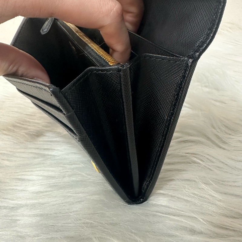 Prada 1MH132 黑色牛皮金釦長夾-24