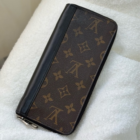 LV Monogram 黑邊旅行拉鍊長夾