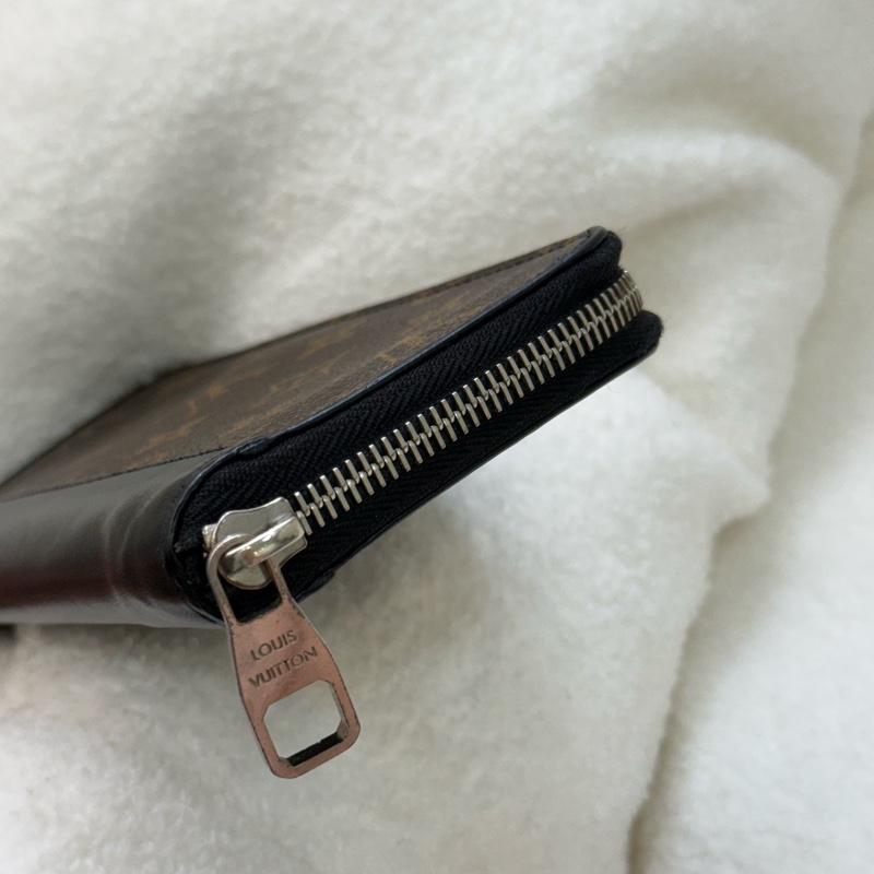 LV Monogram 黑邊旅行拉鍊長夾-4
