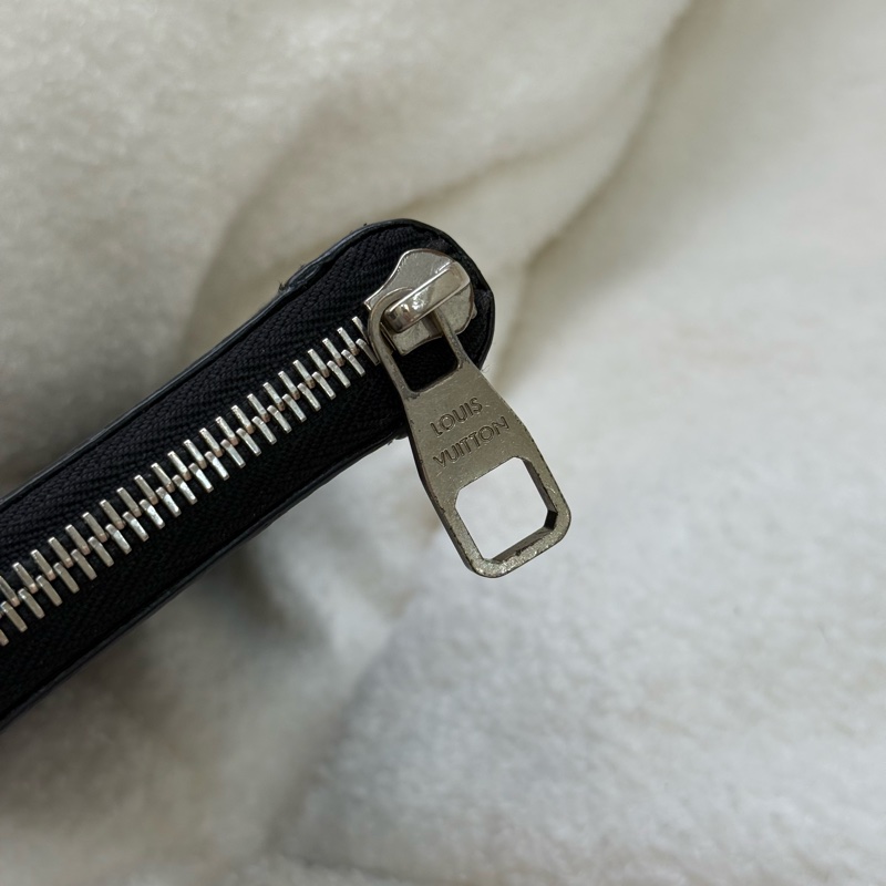 LV Monogram 黑邊旅行拉鍊長夾-6